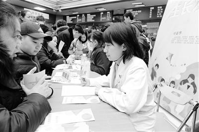 蘭州大學第一醫(yī)院舉行“新年！新高度！”兒童保健義診活動