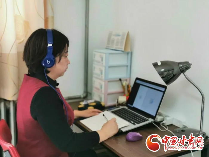 【三八特刊·“疫”線心聲】她，24小時(shí)聆聽“疫”動(dòng)的心