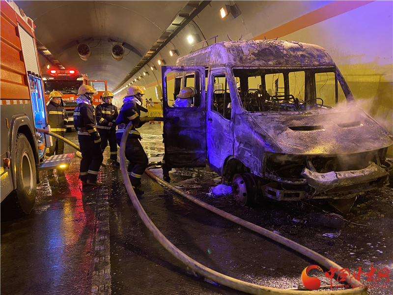 【微視頻】爭分奪秒！蘭州龔家灣消防救援站隧道內(nèi)搶救防疫物資