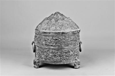 平?jīng)霾┥缴w神獸紋銅樽，東漢人向往過上神仙生活的印跡