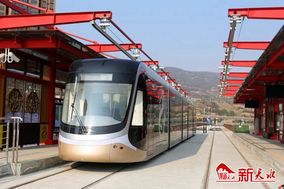 王銳調(diào)研有軌電車示范線一期工程、工業(yè)博物館等項(xiàng)目建設(shè)情況