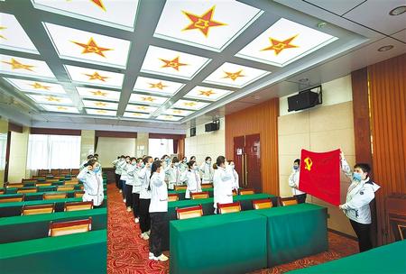 一次難得的黨課——甘肅第二、第三批援鄂醫(yī)療隊預(yù)備黨員宣誓儀式側(cè)記