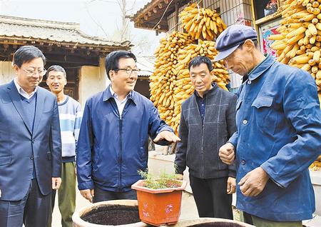 林鐸在天水市調(diào)研脫貧攻堅(jiān)工作時(shí)強(qiáng)調(diào) 完善掛牌督戰(zhàn)機(jī)制 見底見效整改問(wèn)題 確保如期高質(zhì)量打贏脫貧攻堅(jiān)收官戰(zhàn)