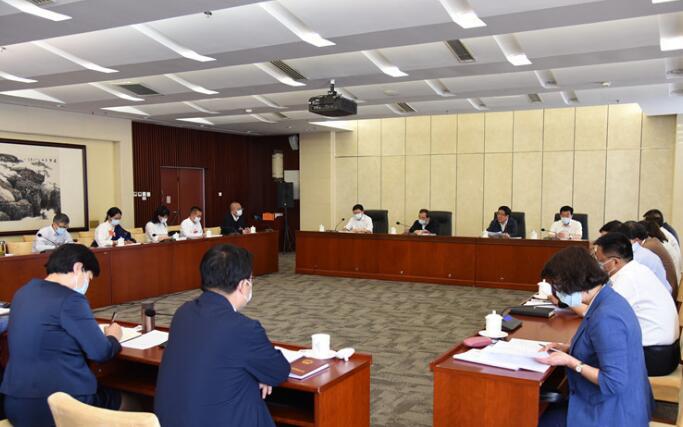 【兩會(huì)快訊】甘肅代表團(tuán)分組審議全國(guó)人大常委會(huì)工作報(bào)告，林鐸參加第一小組會(huì)議并發(fā)言