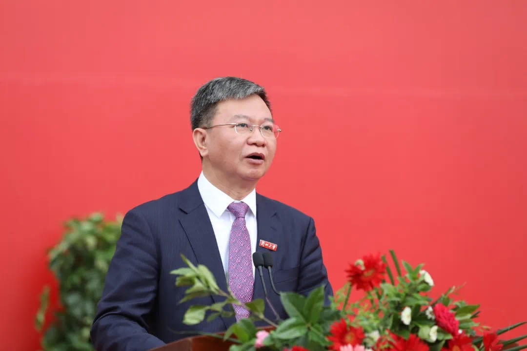 蘭州大學(xué)校長(zhǎng)嚴(yán)純?nèi)A寄語2020屆本科畢業(yè)生：做敢擔(dān)當(dāng)、能擔(dān)當(dāng)、有擔(dān)當(dāng)?shù)娜?>
        </a><em>蘭州大學(xué)校長(zhǎng)嚴(yán)純?nèi)A寄語2020屆本科畢業(yè)生：做敢擔(dān)當(dāng)、能擔(dān)當(dāng)、有擔(dān)當(dāng)?shù)娜?/em></li>
    <li><a  target=