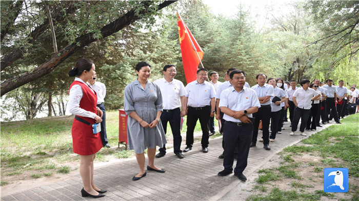 7月1日，嘉峪關(guān)市紀委監(jiān)委機關(guān)黨委在迎賓湖絲路廉潔文化主題公園舉行慶祝黨建99周年迎“七一”主題黨日活動。_副本.jpg
