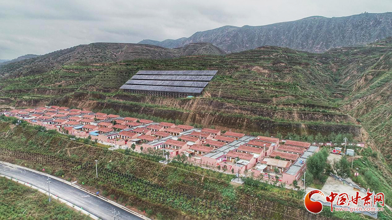 【跟著總書記看甘肅】布楞溝村：水引來了，路修通了，新農(nóng)村建起來了（圖）