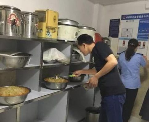 蘭州高新區(qū)市場(chǎng)監(jiān)管分局開展校園及周邊環(huán)境整治檢查