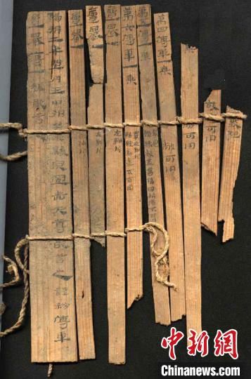 圖為藏于敦煌博物館內(nèi)的漢代簡牘。敦煌市委宣傳部供圖