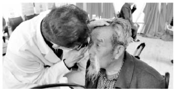 致敬時代楷?！瓣P(guān)愛八步沙林場大漠治沙人眼健康公益行動”啟動