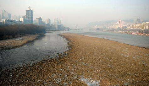 市民：黃河水位大降會不會影響供水？ 水務(wù)部門：枯水期流量偏小屬于正?，F(xiàn)象