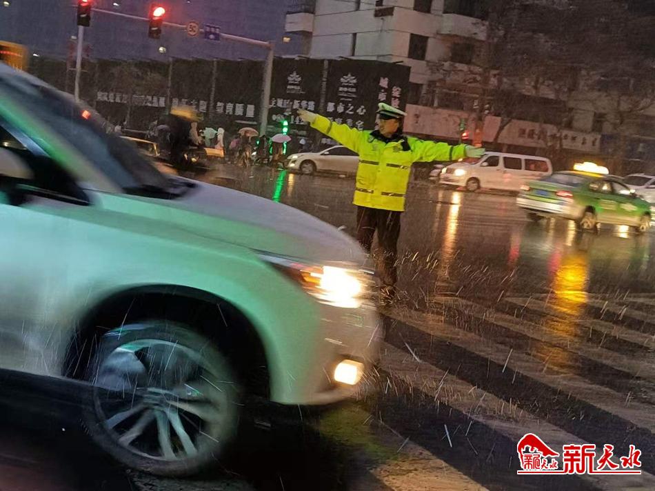 風(fēng)雪襲來，天水最美“警色”在路上！