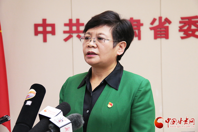 【擔(dān)使命 聚同心 促巨變 省直部門落實脫貧攻堅責(zé)任工作紀實】甘肅：1822名在脫貧攻堅中表現(xiàn)突出的干部得到提拔重用