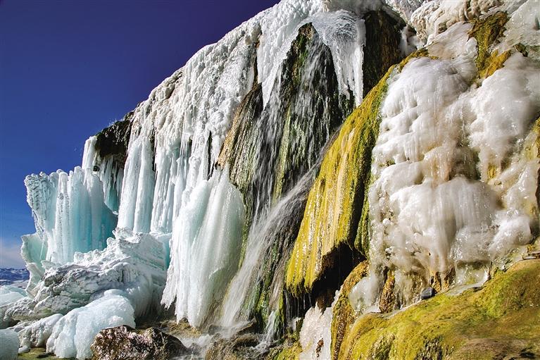 祁連山國(guó)家公園七彩冰瀑美如畫
