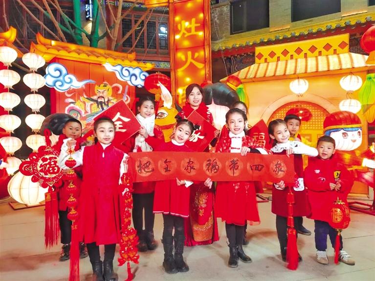 原創(chuàng)音樂電視《全家?！废蛱m州市人民拜年！