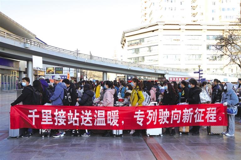 甘肅開行節(jié)后首趟“點(diǎn)對點(diǎn)”復(fù)工復(fù)產(chǎn)專列