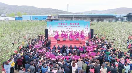 隴南禮縣舉辦“學(xué)黨史·感黨恩·賞花?！むl(xiāng)村游”活動(dòng)