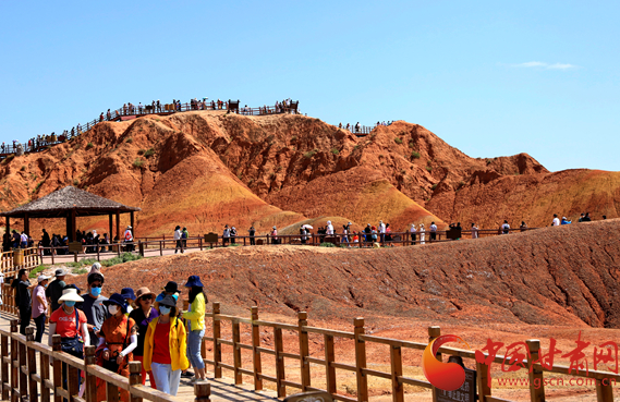 端午假期張掖共接待游客87.05萬人次，實(shí)現(xiàn)旅游收入4.64億元