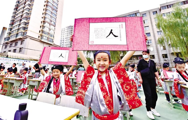 蘭州：人生第一課 一年級新生“開筆”啟蒙