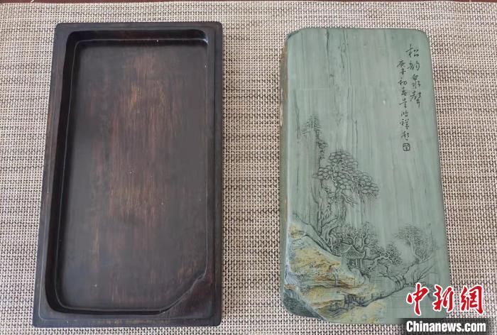圖為盧保勝為提升洮硯文化內(nèi)涵，制作“一硯一銘、一盒一拓”成品展示。　張婧 攝