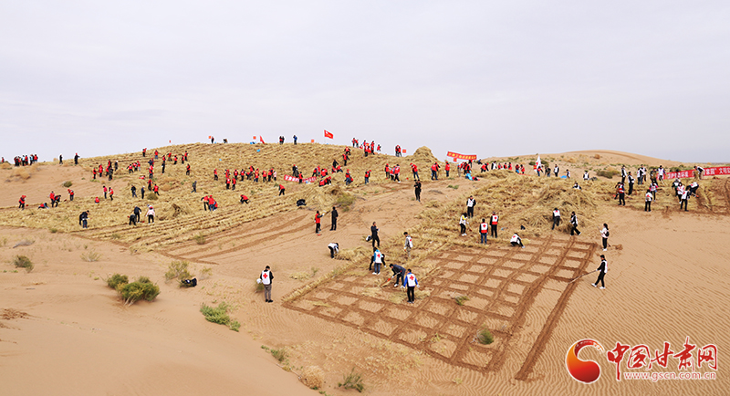 甘肅省委宣傳部、省文明辦、省志愿服務聯(lián)合會在古浪縣舉行壓沙主題文明實踐志愿服務活動