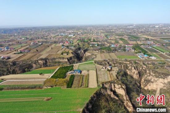 圖為位于甘肅省慶陽市西峰區(qū)境內(nèi)的南佐遺址地貌。(資料圖) 甘肅省文物局供圖