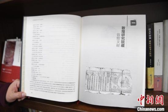 《甘肅藏敦煌遺書研究文獻(xiàn)引得》編纂耗時8年，收錄研究文獻(xiàn)數(shù)據(jù)總計(jì)17000條，時間跨越110年?！钇G敏 攝