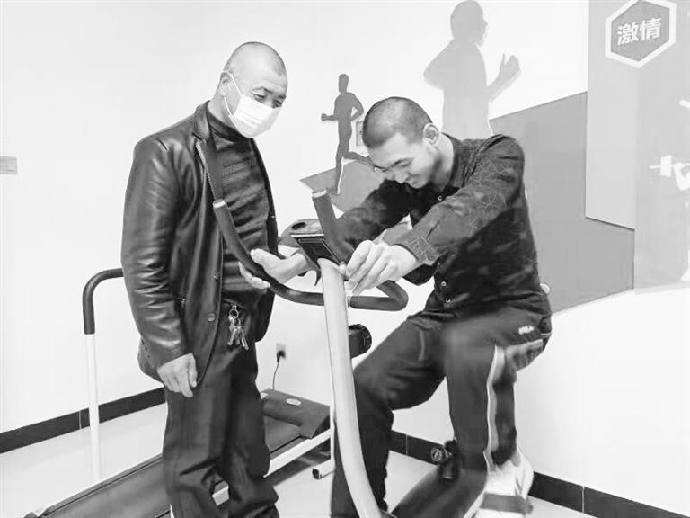 父愛如山！張掖高臺(tái)殘疾父親悉心照顧殘疾兒子20余年