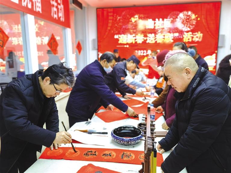 蘭州新區(qū)開(kāi)展“墨香四溢送春聯(lián)·情暖文曲送祝?！被顒?dòng)