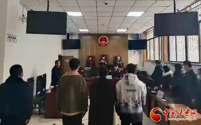 依法帶娃！甘肅省平?jīng)鍪邪l(fā)出首份《家庭教育令》