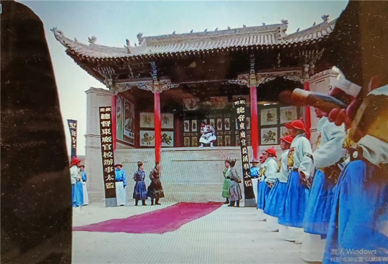 電影《新龍門客?！菲^之關城清代戲臺特寫