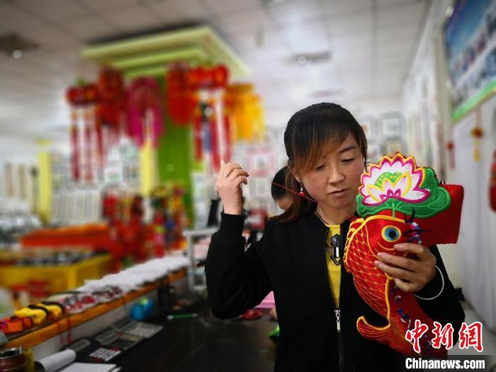 圖為“非遺”產(chǎn)品展示。(資料圖) 魏建軍 攝