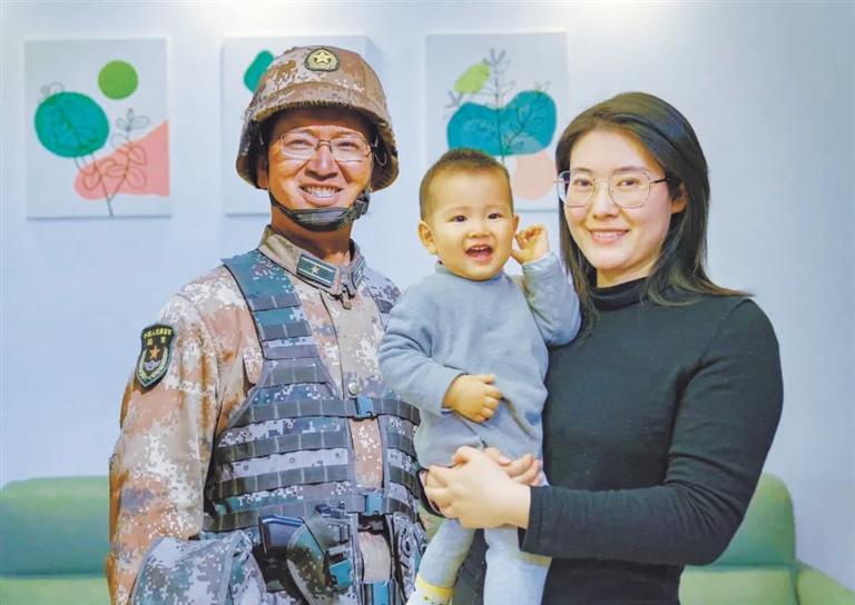 蘭州市退役軍人事務(wù)局舉行清明代祭掃儀式 陳紅軍烈士父親給兒子寫來寄語 “你是祖國(guó)的好兒女，也是我們的驕傲”