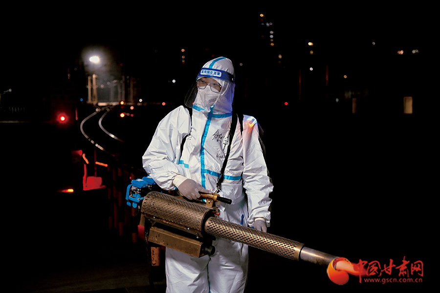 【隴拍客】蘭州車站消殺嚴守出入安全關(guān)