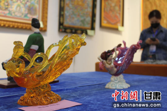 圖為敦煌飛天造型的作品。徐雪 攝