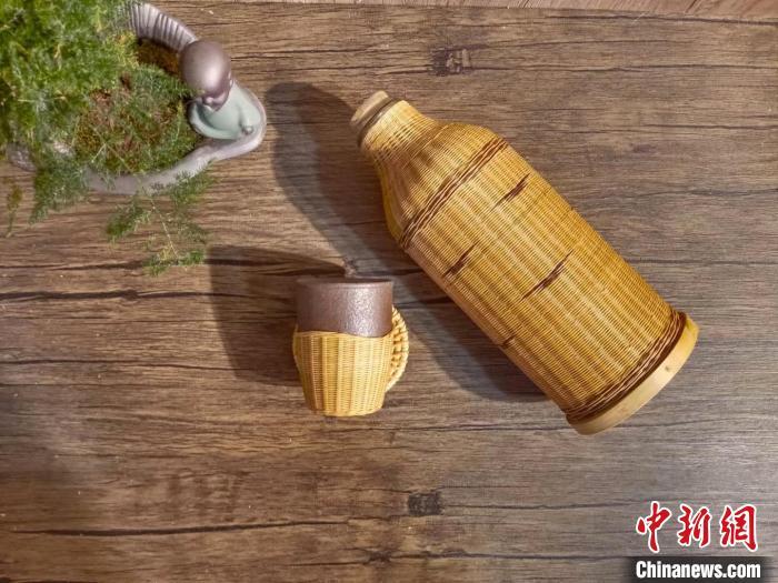 圖為竹編暖壺套。(資料圖) 甘肅省非遺保護(hù)中心供圖