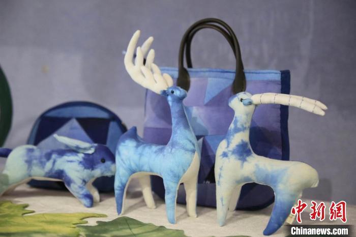 圖為許靜的非遺文創(chuàng)作品。(資料圖) 甘肅省非遺保護中心供圖