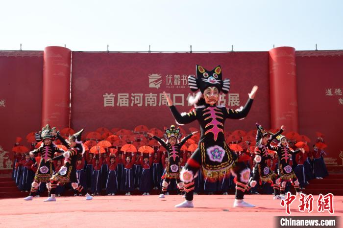 圖為首屆周口伏羲書展開幕式表演?！×赫赵?攝