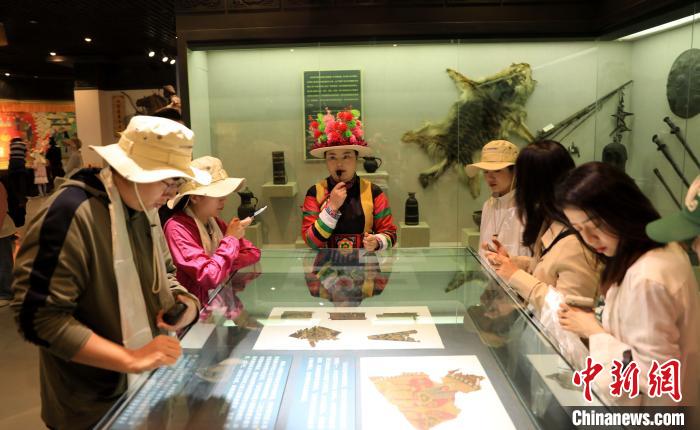 中國(guó)“土鄉(xiāng)”青?；ブh：土族故土園集中展示土族文化