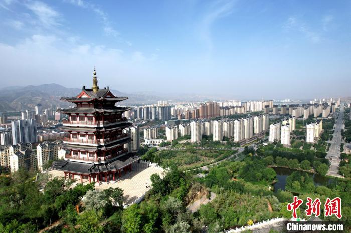 圖為航拍樂都區(qū)朝陽山片區(qū)?！⊙Φ?攝