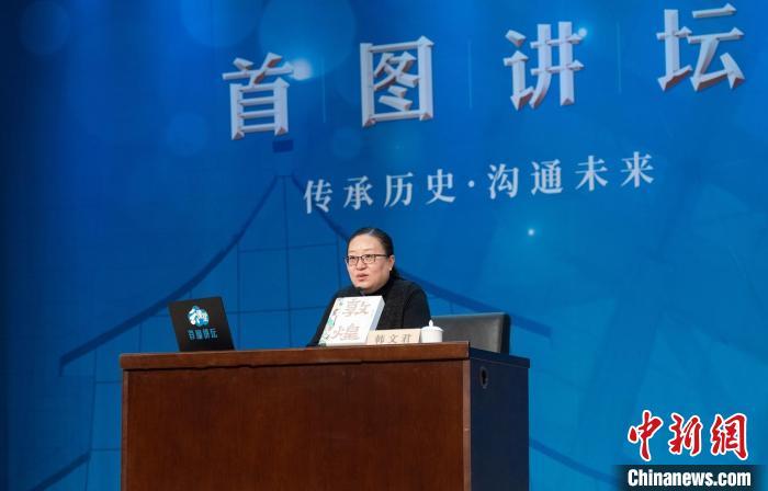 敦煌研究院文化弘揚(yáng)部講解科科長韓文君?！『衔乃嚦霭嫔绻﹫D