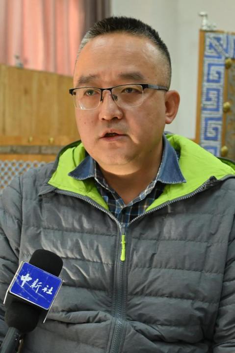 謝焱，甘肅省文物考古研究所副研究館員、考古研究二部主任、田野考古項(xiàng)目負(fù)責(zé)人。主持參與了張家川馬家塬戰(zhàn)國(guó)西戎墓地、臨潭磨溝齊家文化墓地等20多項(xiàng)考古調(diào)查、發(fā)掘工作，曾獲得中國(guó)國(guó)家文物局田野考古二、三等獎(jiǎng)，“十二五”文物保護(hù)科學(xué)和技術(shù)創(chuàng)新二等獎(jiǎng)等榮譽(yù)。