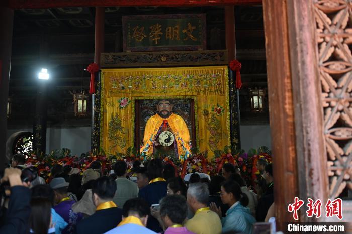 6月21日，2024(甲辰)年公祭中華人文始祖伏羲大典在甘肅天水舉行，來自海峽兩岸及港澳地區(qū)約500人現(xiàn)場共祭中華人文始祖伏羲。中新社記者 李亞龍 攝