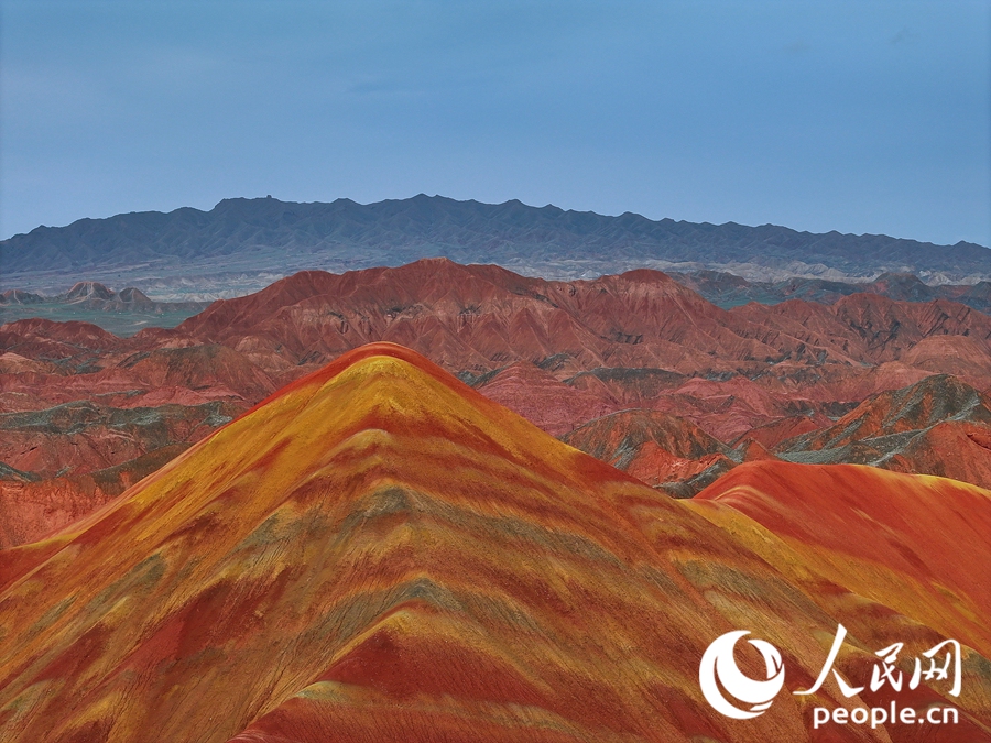 雨后的七彩丹霞，顏色格外艷麗。人民網(wǎng)記者 李根攝